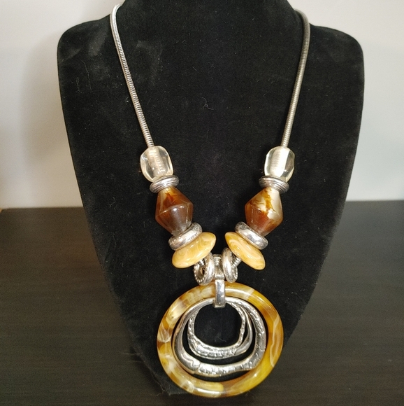 Elegant Silver and Brown Pendant Necklace - Picture 1 of 3